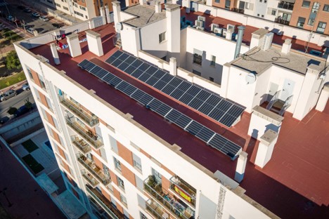 placas solares comunidad de vecinos joven futura