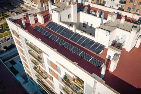 placas solares comunidad de vecinos joven futura