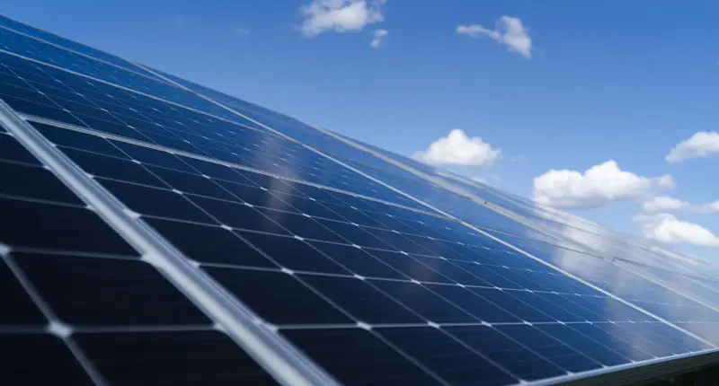 cuanta energía produce un panel solar