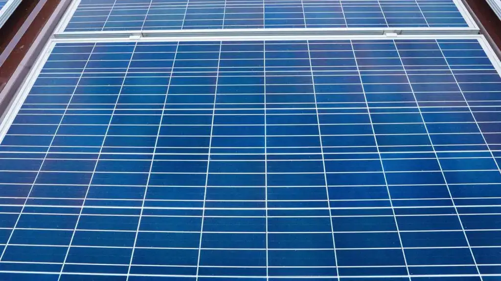 de que material están hechas las placas solares